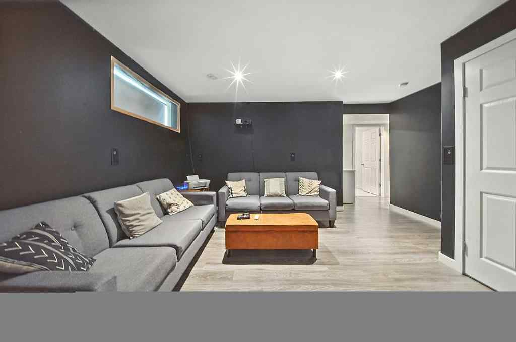 MLS® A2251592 - 4628 45 Street  in Palo Sylvan Lake, Residential