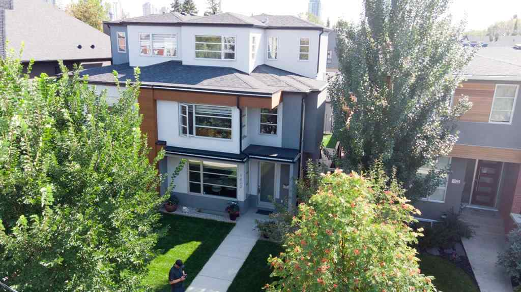 MLS® A2251597 - 1623 Westmount Road NW in Hillhurst Calgary, Residential