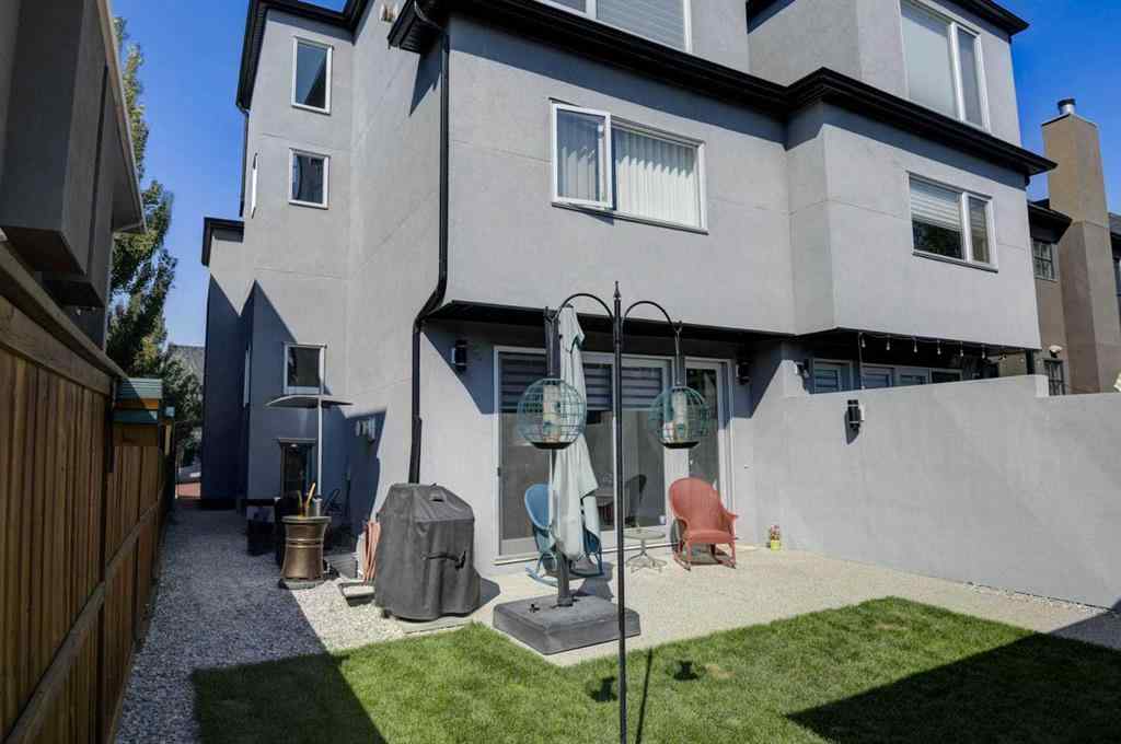 MLS® A2251597 - 1623 Westmount Road NW in Hillhurst Calgary, Residential
