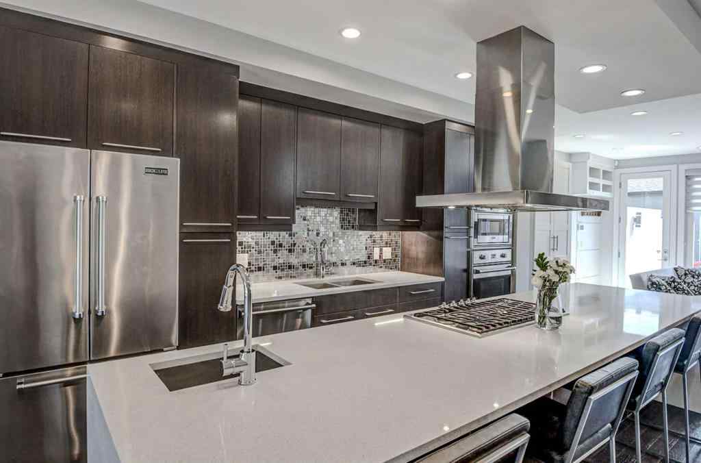 MLS® A2251597 - 1623 Westmount Road NW in Hillhurst Calgary, Residential