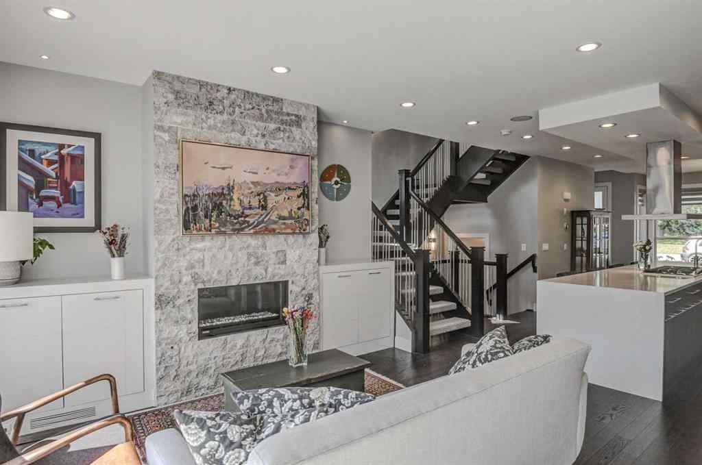 MLS® A2251597 - 1623 Westmount Road NW in Hillhurst Calgary, Residential