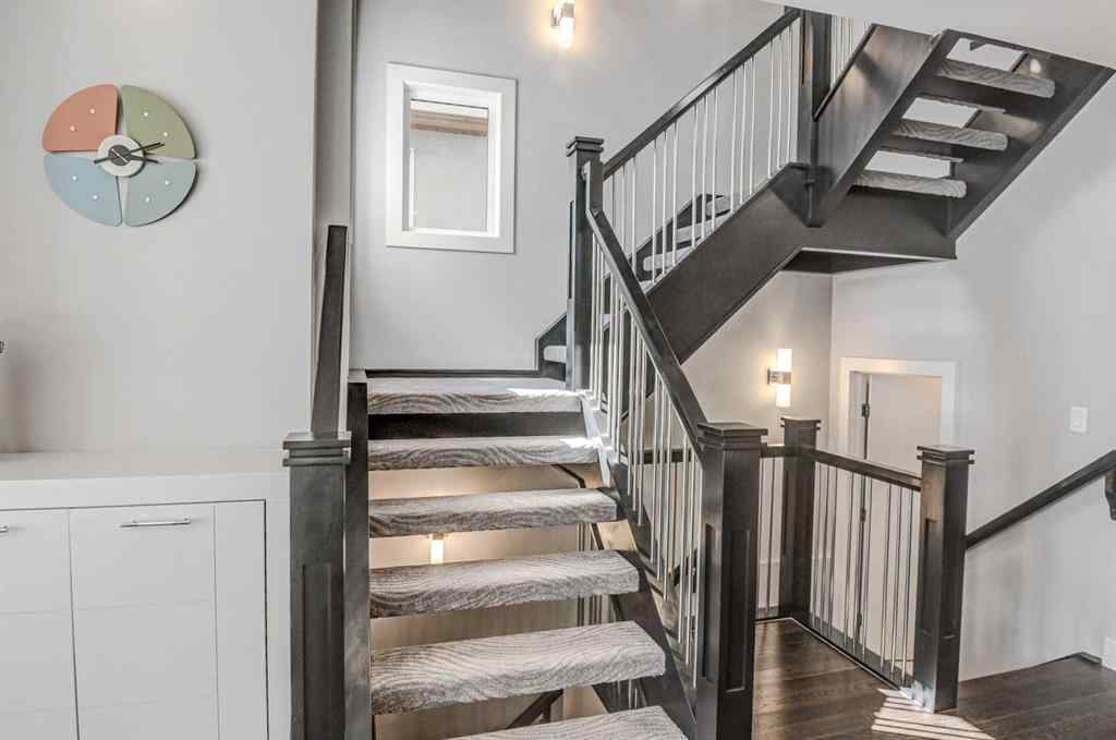 MLS® A2251597 - 1623 Westmount Road NW in Hillhurst Calgary, Residential