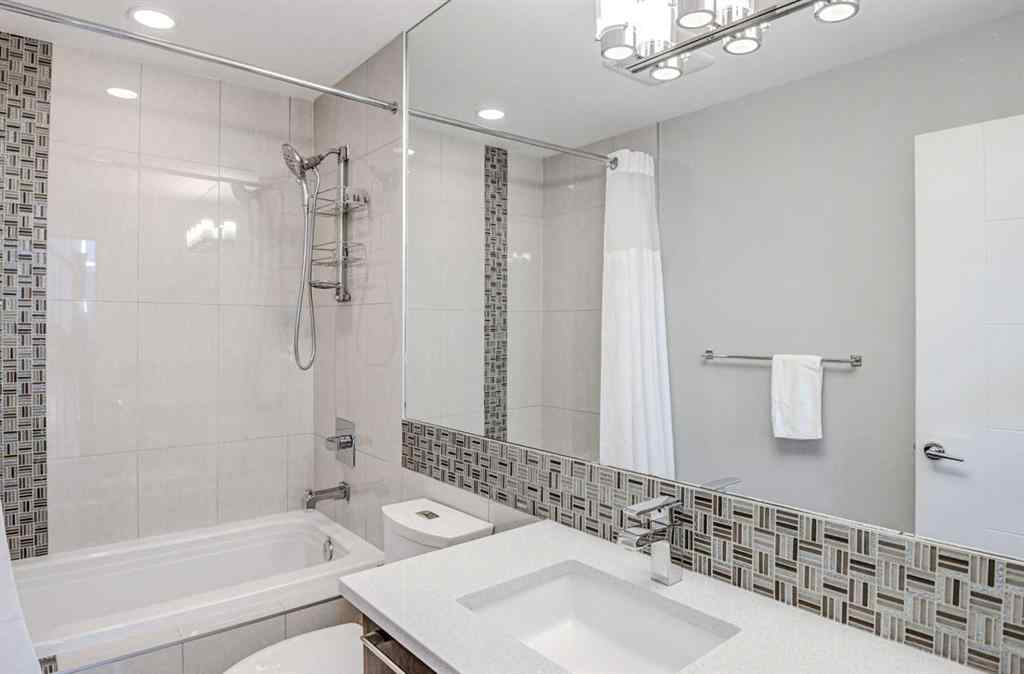 MLS® A2251597 - 1623 Westmount Road NW in Hillhurst Calgary, Residential