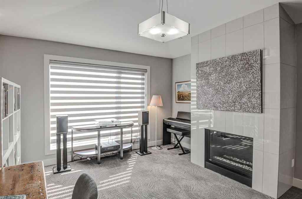 MLS® A2251597 - 1623 Westmount Road NW in Hillhurst Calgary, Residential
