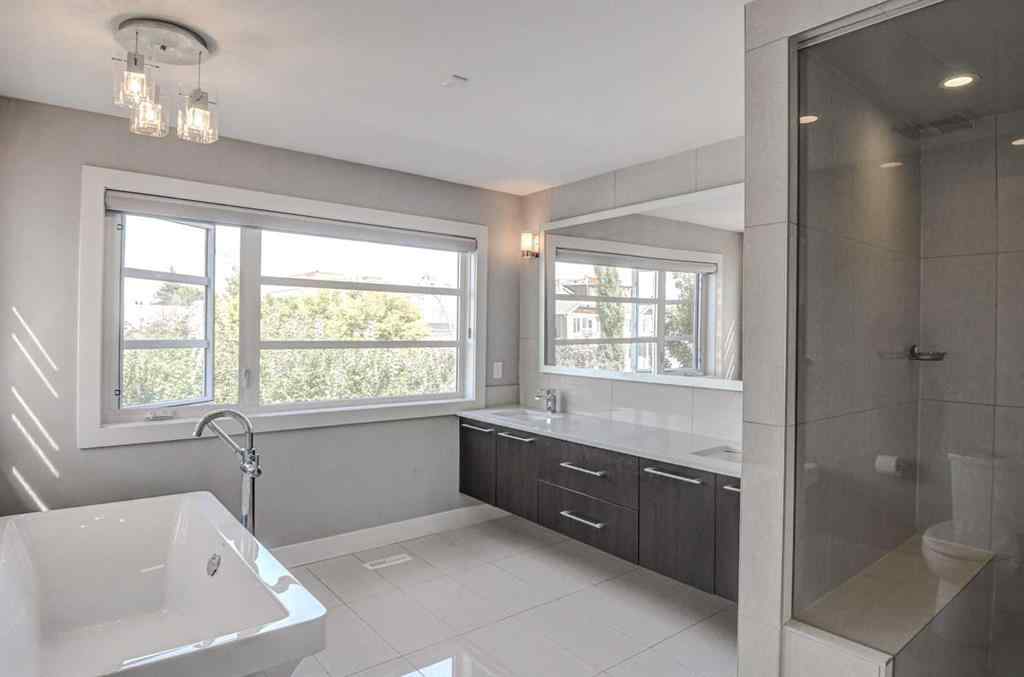 MLS® A2251597 - 1623 Westmount Road NW in Hillhurst Calgary, Residential