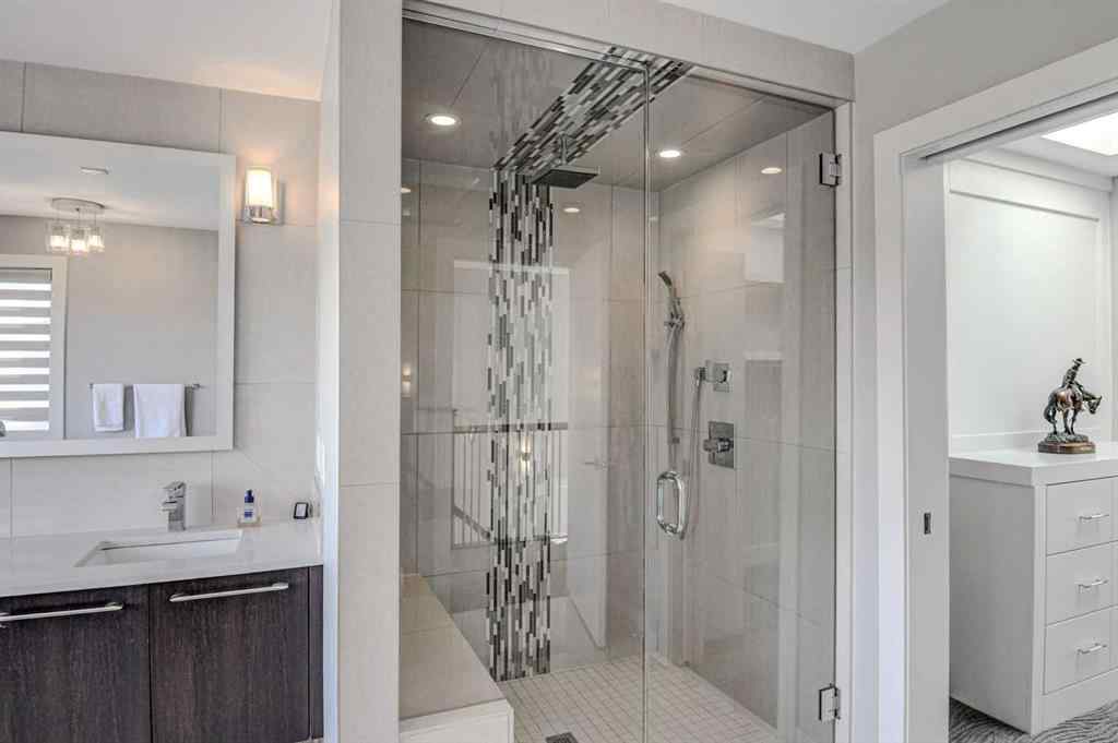 MLS® A2251597 - 1623 Westmount Road NW in Hillhurst Calgary, Residential