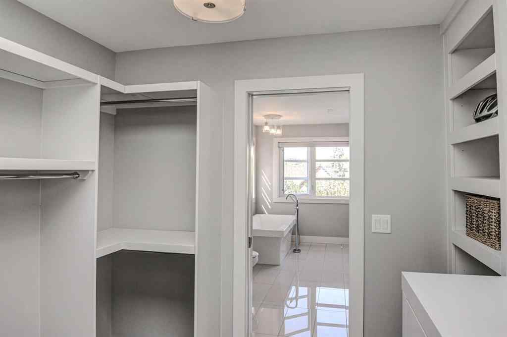 MLS® A2251597 - 1623 Westmount Road NW in Hillhurst Calgary, Residential