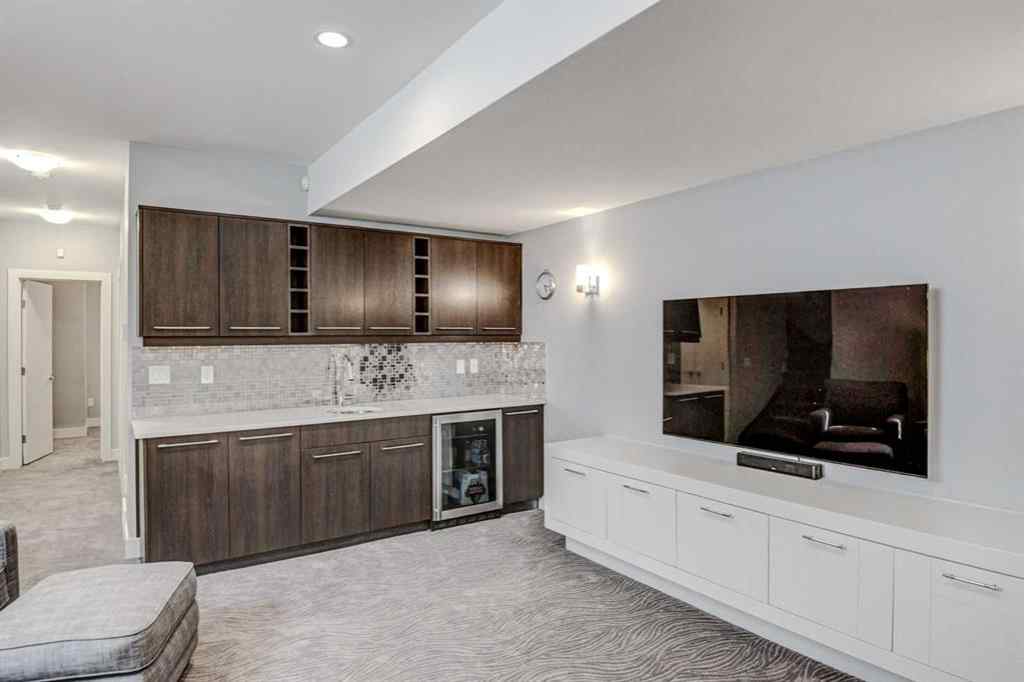MLS® A2251597 - 1623 Westmount Road NW in Hillhurst Calgary, Residential