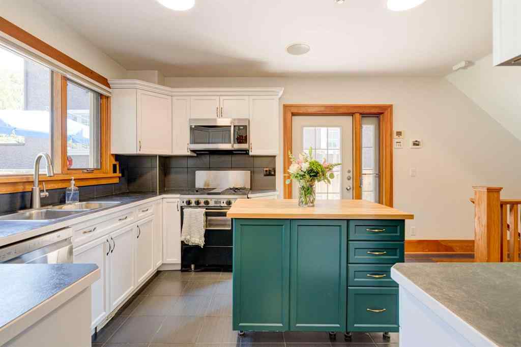 MLS® A2251602 - 1512 33 Avenue SW in South Calgary Calgary, Residential