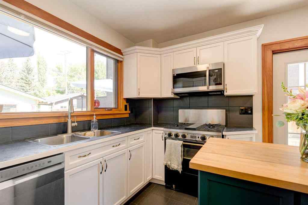 MLS® A2251602 - 1512 33 Avenue SW in South Calgary Calgary, Residential