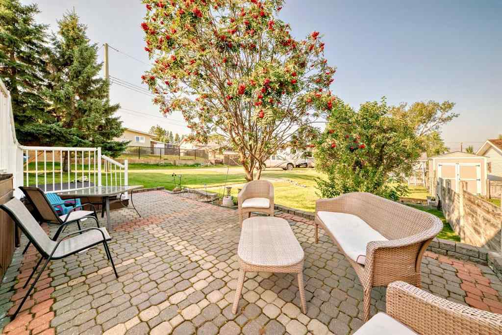 MLS® A2251603 - 4806 43 Street   in Riverside Ponoka, Residential