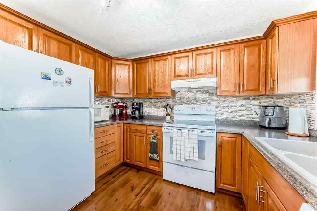 MLS® A2251603 - 4806 43 Street   in Riverside Ponoka, Residential