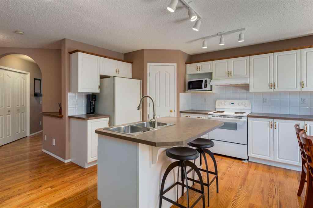 MLS® A2251606 - 165 Spring Crescent SW in Springbank Hill Calgary, Residential
