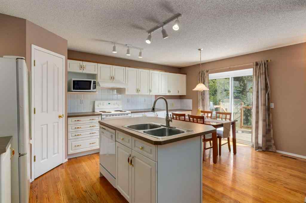 MLS® A2251606 - 165 Spring Crescent SW in Springbank Hill Calgary, Residential
