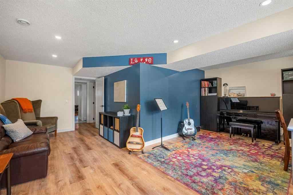 MLS® A2251649 - 926 31 Avenue NW in Cambrian Heights Calgary, Residential