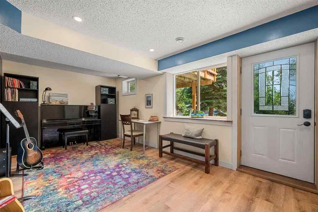 MLS® A2251649 - 926 31 Avenue NW in Cambrian Heights Calgary, Residential