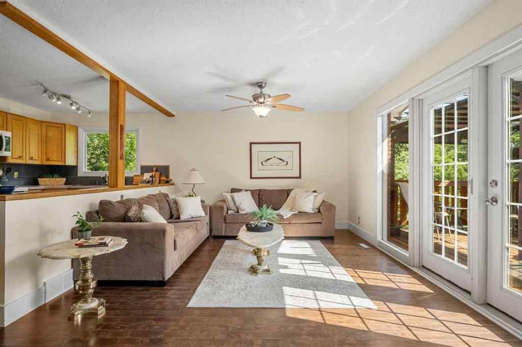 MLS® A2251649 - 926 31 Avenue NW in Cambrian Heights Calgary, Residential