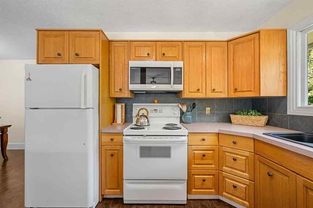 MLS® A2251649 - 926 31 Avenue NW in Cambrian Heights Calgary, Residential