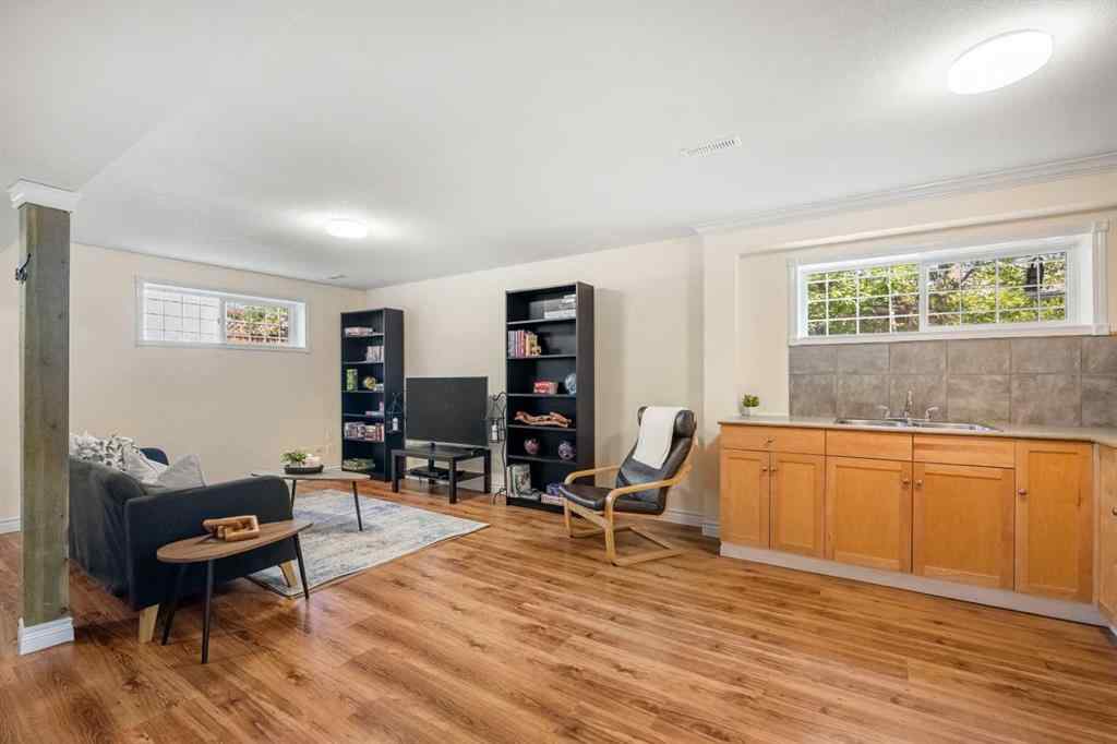 MLS® A2251649 - 926 31 Avenue NW in Cambrian Heights Calgary, Residential