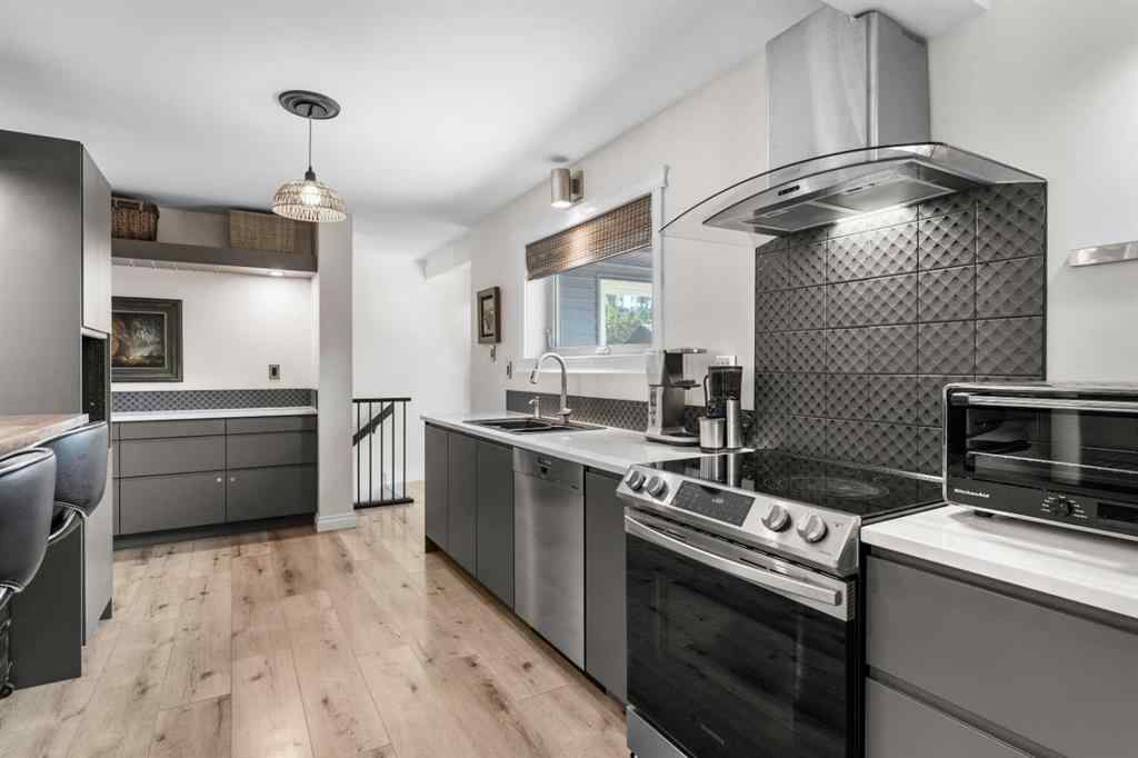 MLS® A2251650 - 52 Glenview Drive SW in Glendale Calgary, Residential