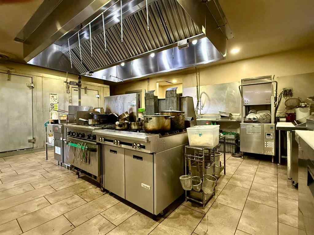 MLS® A2251658 - 1915 31 Street  in Southview Calgary, Commercial