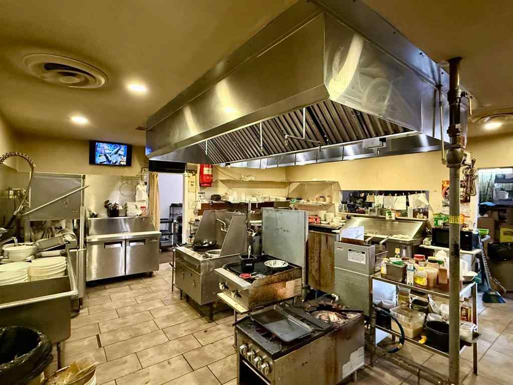 MLS® A2251658 - 1915 31 Street  in Southview Calgary, Commercial