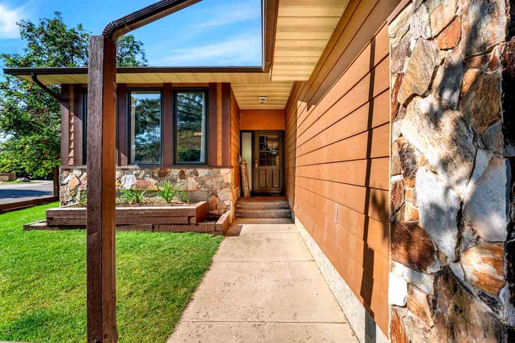 MLS® A2251661 - 318 Shawnessy Drive SW in Shawnessy Calgary, Residential