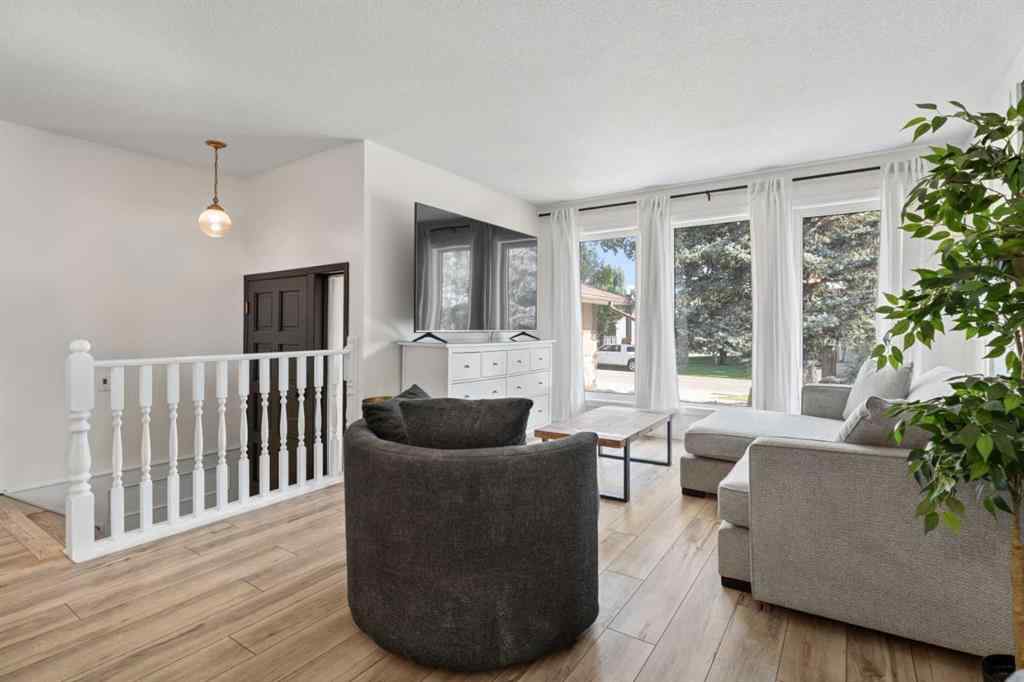 MLS® A2251661 - 318 Shawnessy Drive SW in Shawnessy Calgary, Residential