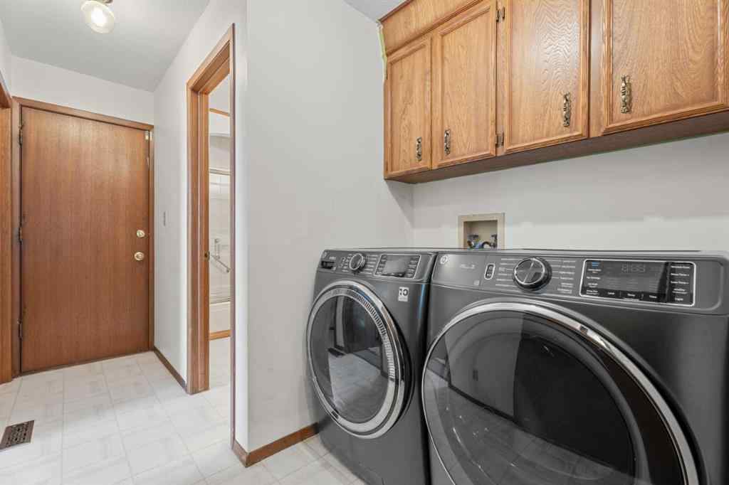 MLS® A2251661 - 318 Shawnessy Drive SW in Shawnessy Calgary, Residential
