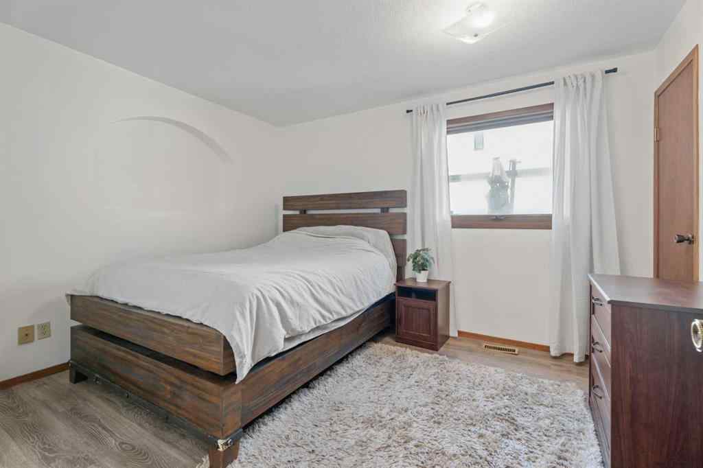 MLS® A2251661 - 318 Shawnessy Drive SW in Shawnessy Calgary, Residential