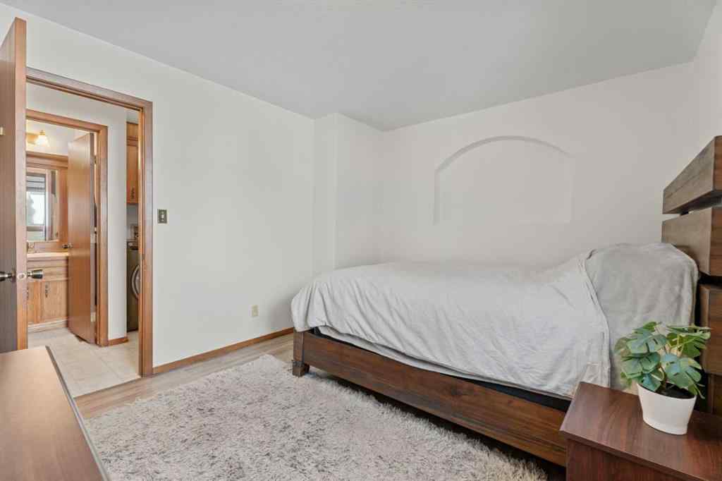 MLS® A2251661 - 318 Shawnessy Drive SW in Shawnessy Calgary, Residential