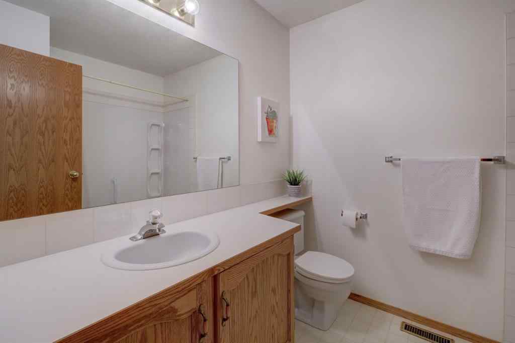 MLS® A2251673 - 37 Chinook Crescent  in NONE Beiseker, Residential