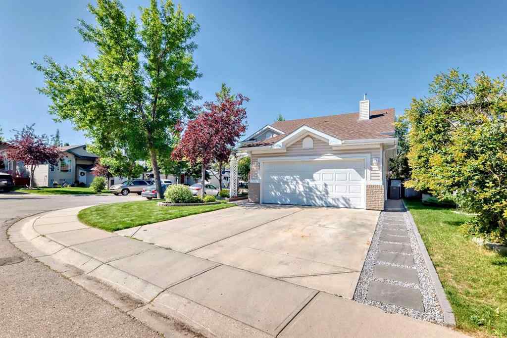 MLS® A2251696 - 33 Thorndale Close SE in Thorburn Airdrie, Residential