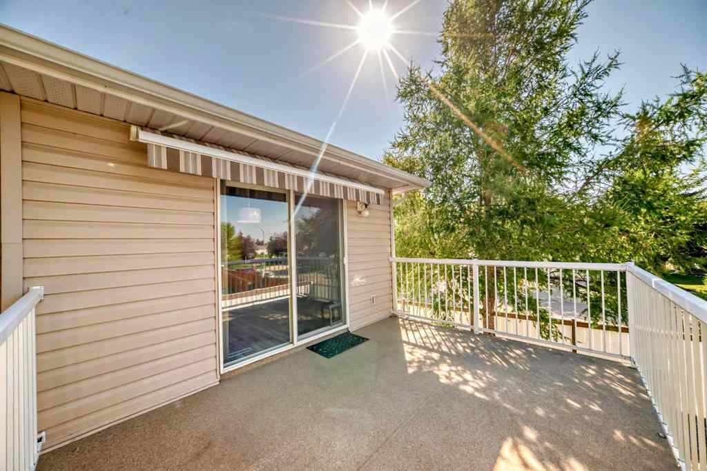 MLS® A2251696 - 33 Thorndale Close SE in Thorburn Airdrie, Residential