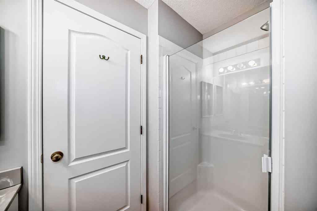 MLS® A2251696 - 33 Thorndale Close SE in Thorburn Airdrie, Residential