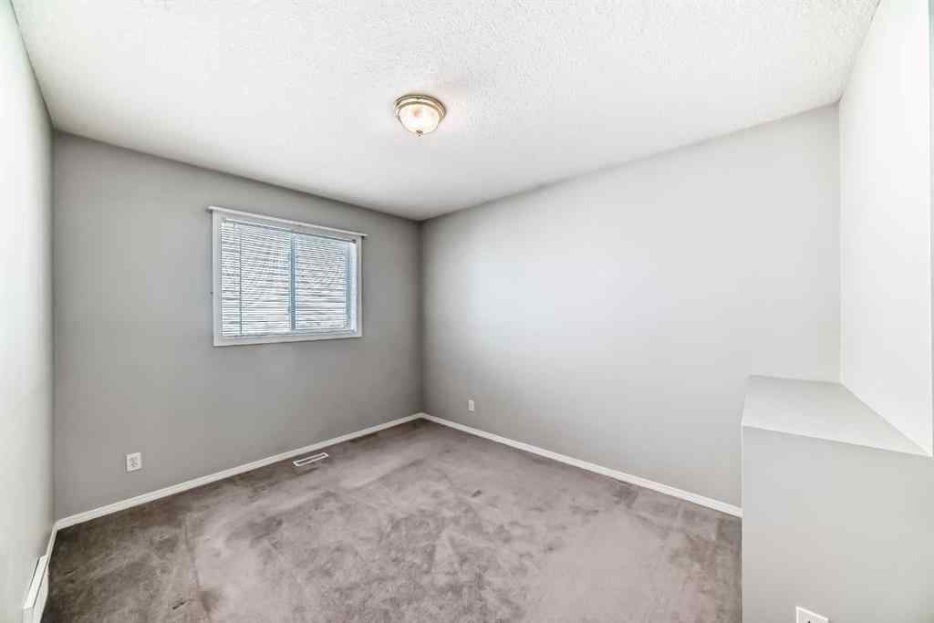 MLS® A2251696 - 33 Thorndale Close SE in Thorburn Airdrie, Residential