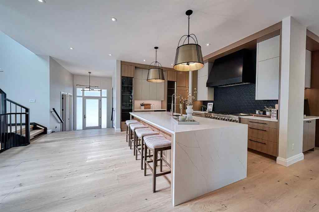 MLS® A2251697 - 5944 Bow Crescent NW in Bowness Calgary, Residential