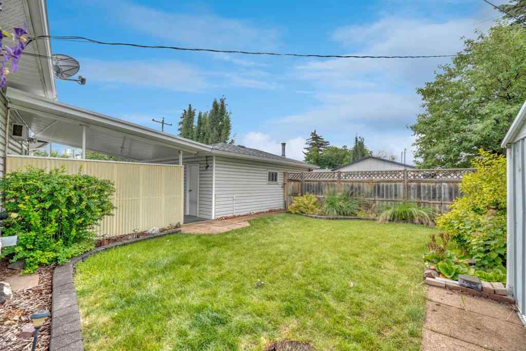 MLS® A2251701 - 17 Windermere Road SW in Wildwood Calgary, Residential