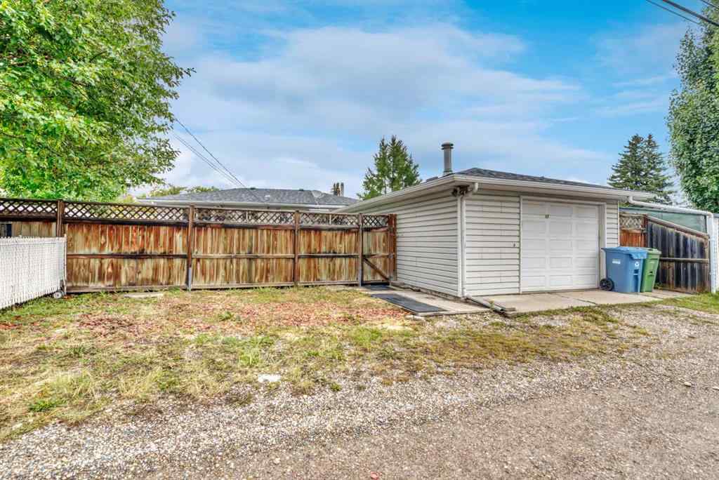 MLS® A2251701 - 17 Windermere Road SW in Wildwood Calgary, Residential