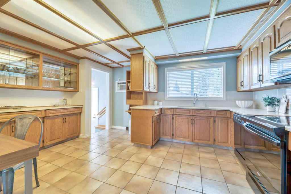 MLS® A2251701 - 17 Windermere Road SW in Wildwood Calgary, Residential