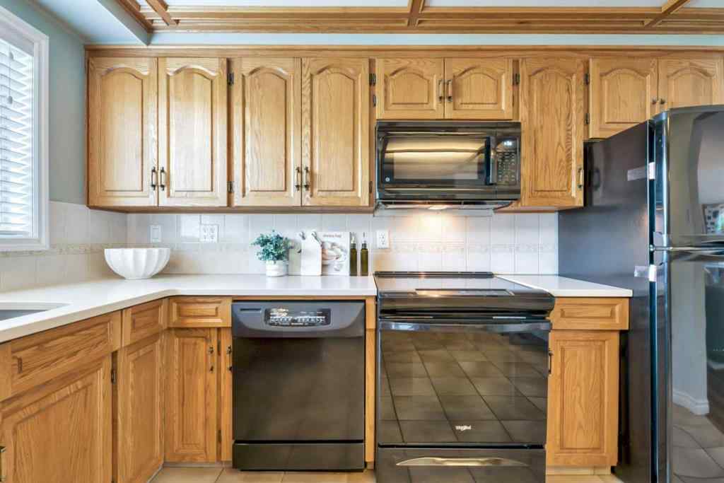 MLS® A2251701 - 17 Windermere Road SW in Wildwood Calgary, Residential