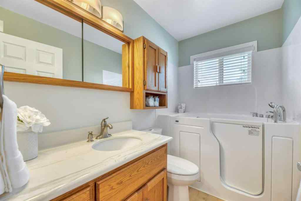 MLS® A2251701 - 17 Windermere Road SW in Wildwood Calgary, Residential
