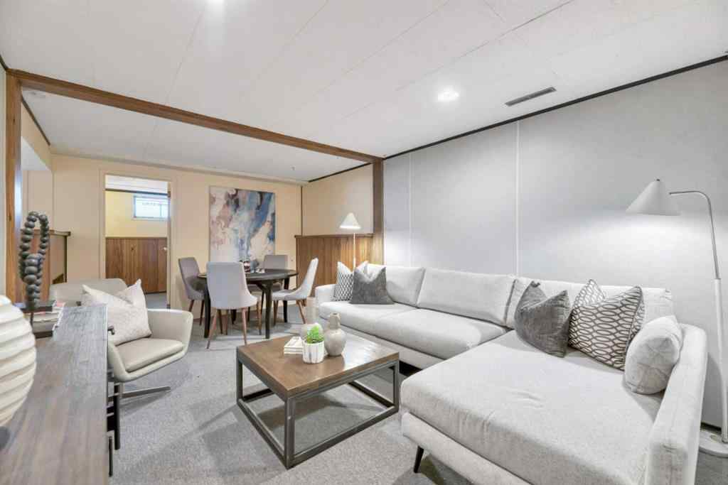 MLS® A2251701 - 17 Windermere Road SW in Wildwood Calgary, Residential
