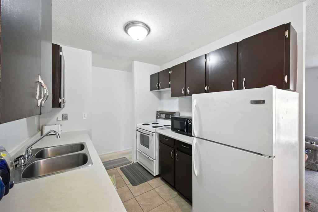 MLS® A2251702 - 4809 52 Street  in NONE Olds, Multi-Family