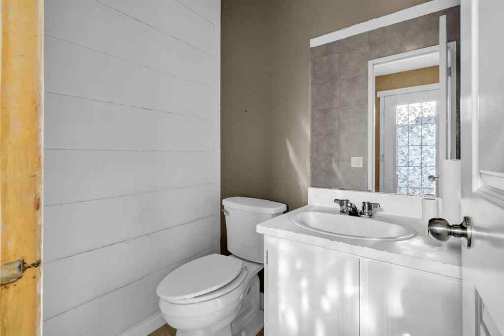 MLS® A2251705 - 32 Erin Mount Crescent SE in Erin Woods Calgary, Residential