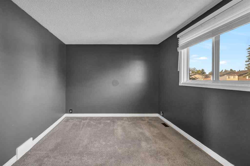 MLS® A2251705 - 32 Erin Mount Crescent SE in Erin Woods Calgary, Residential