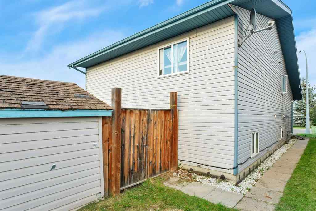 MLS® A2251708 - 14 Harper Drive  in Hewlett Park Sylvan Lake, Residential
