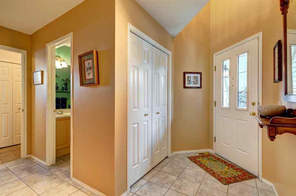 MLS® A2251723 - 23 Sierra Nevada Way SW in Signal Hill Calgary, Residential