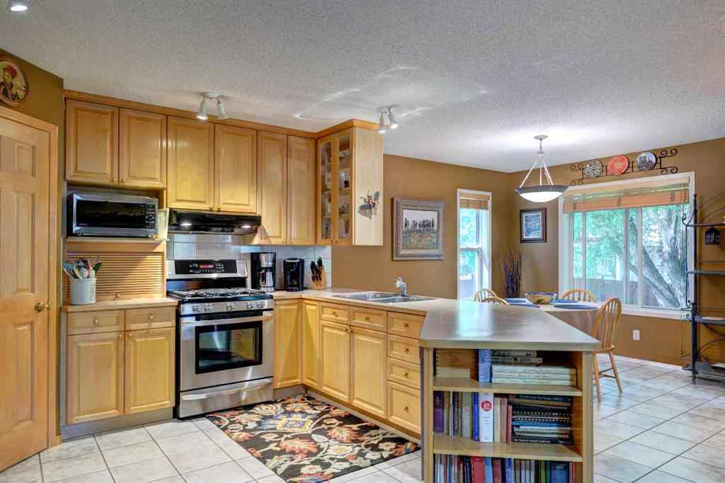 MLS® A2251723 - 23 Sierra Nevada Way SW in Signal Hill Calgary, Residential