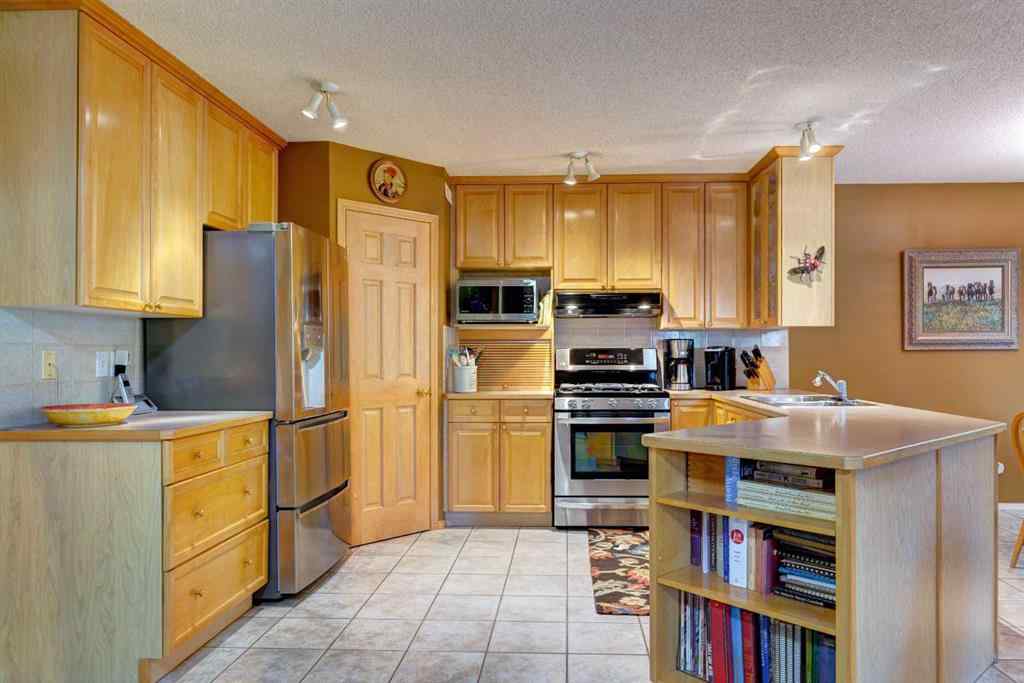 MLS® A2251723 - 23 Sierra Nevada Way SW in Signal Hill Calgary, Residential